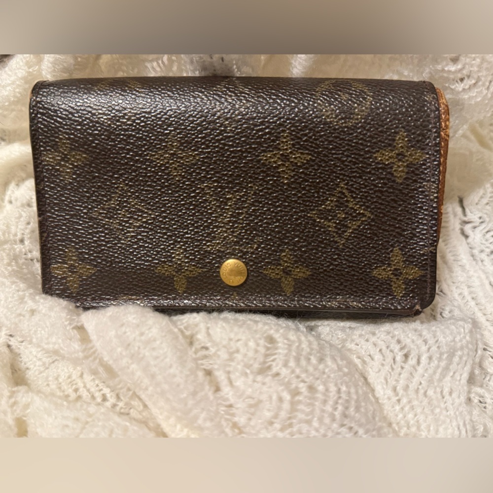 Louis Vuitton Short Wallet